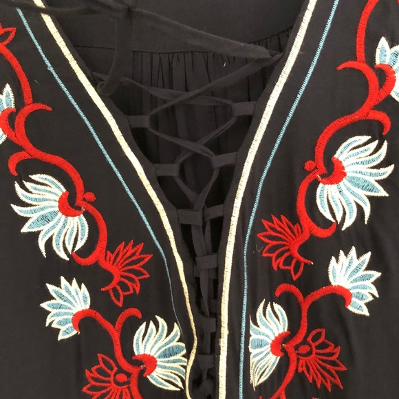 Lulu’s Lace Up Embroidered Shift Dress NEW! - Picture 7 of 12